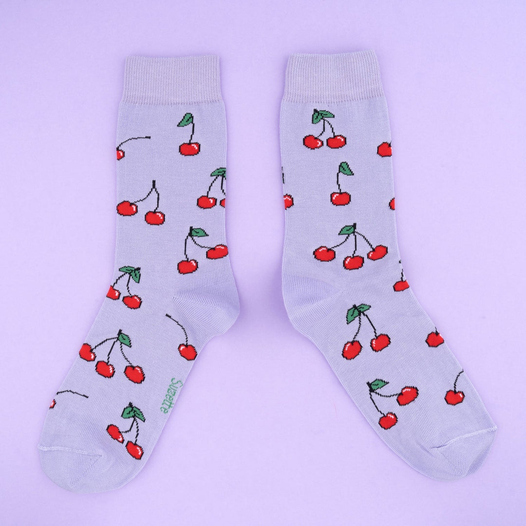 Coucou Suzette Cherry Socks - Produktbild lila Hintergrund