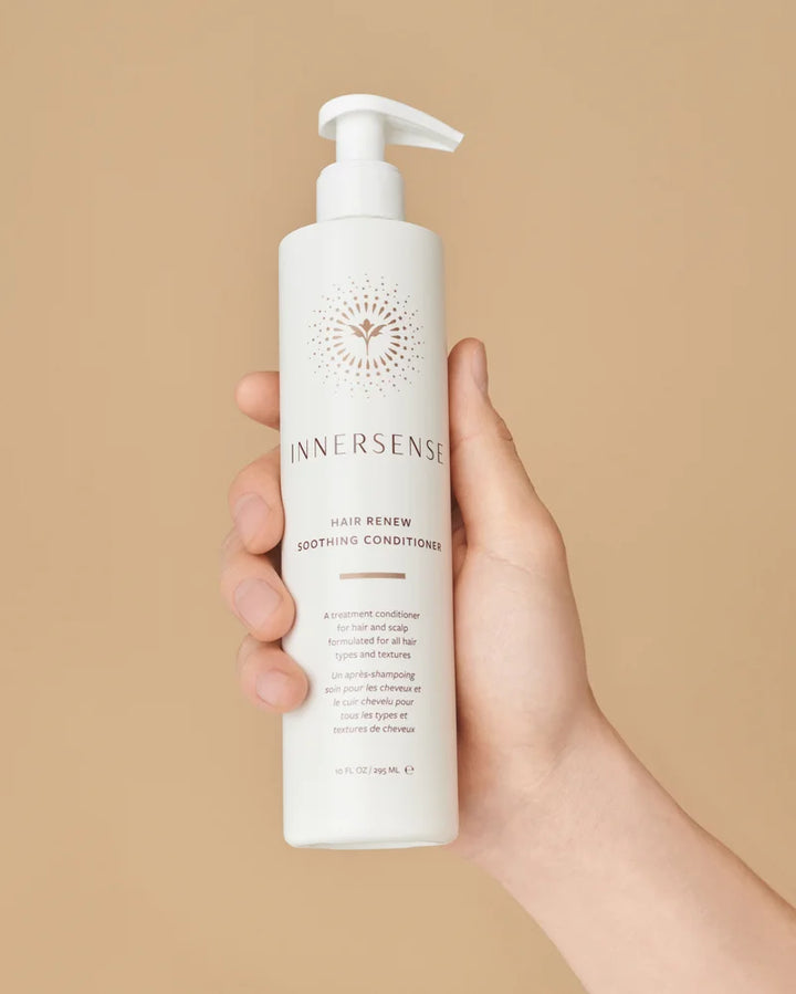 Innersense Hair Renew Soothing Conditioner - Produkt Handmodel