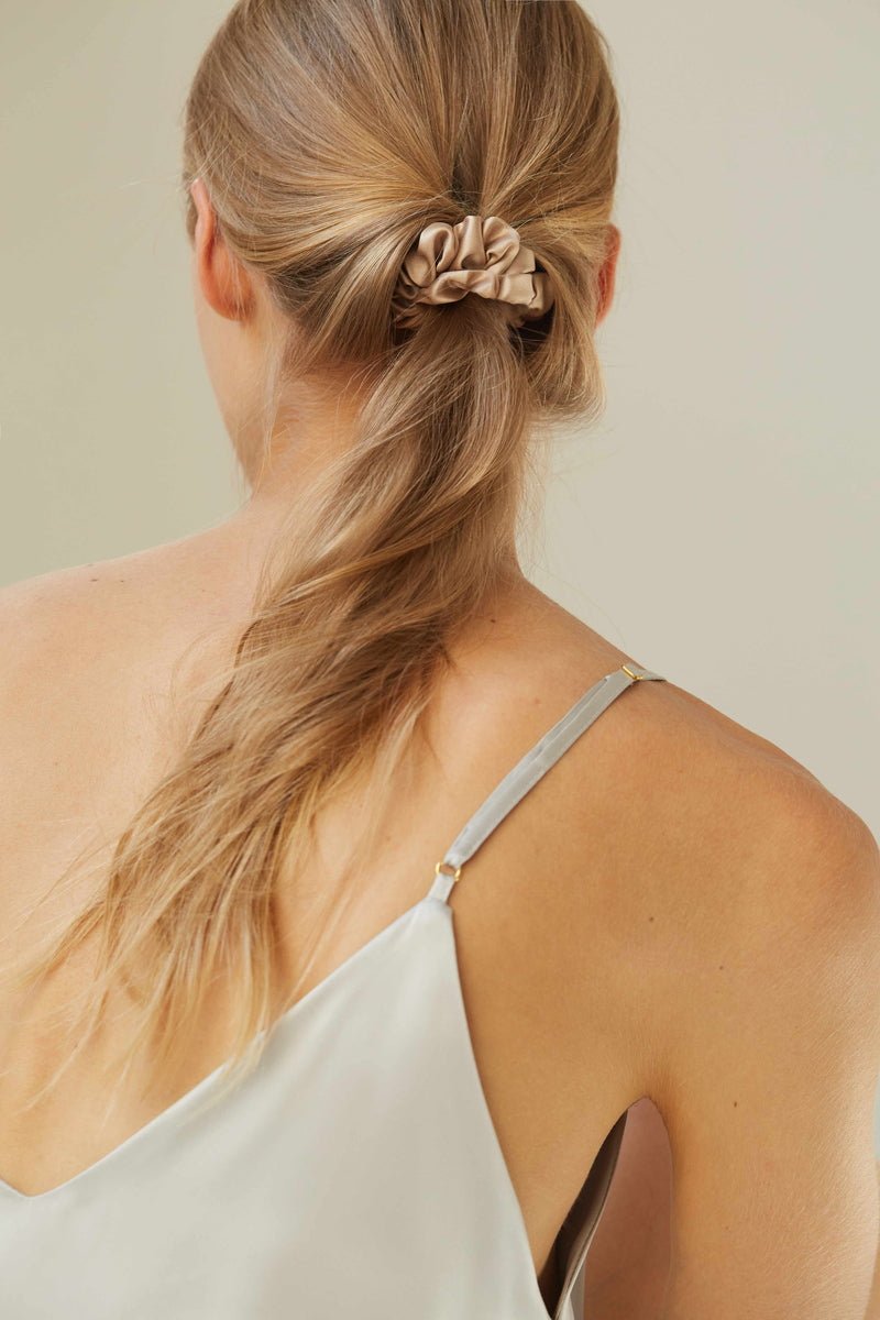 Silk Scrunchie French Beige Model