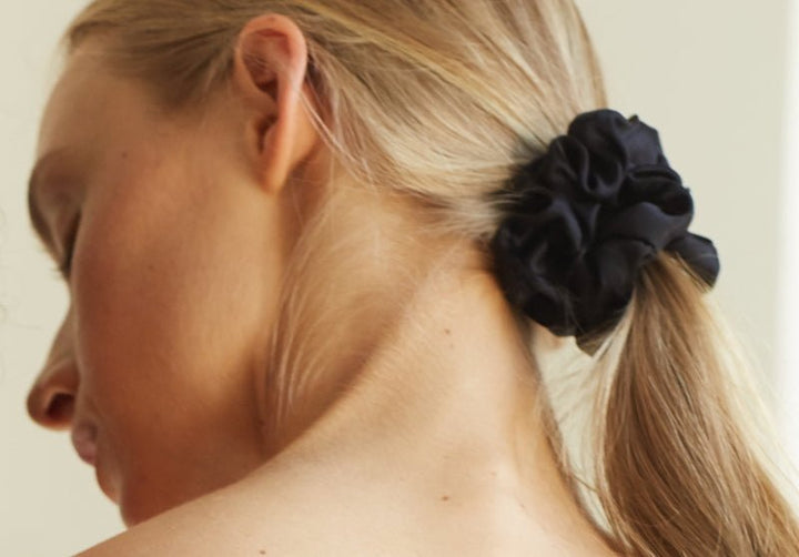 Silk Scrunchie Midnight Black Model 3