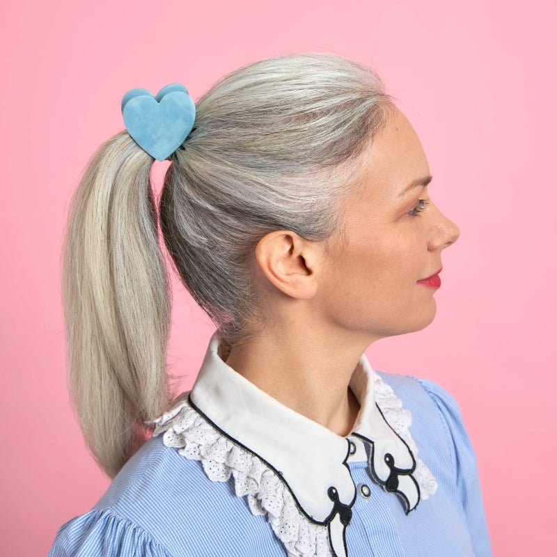 Coucou Suzette Blue Heart Hair Claw - Model Zopf