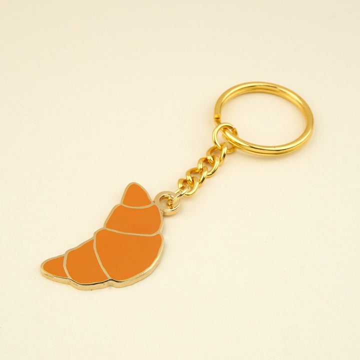 Coucou Suzette Croissant Key Ring - Details beiger Hintergrund