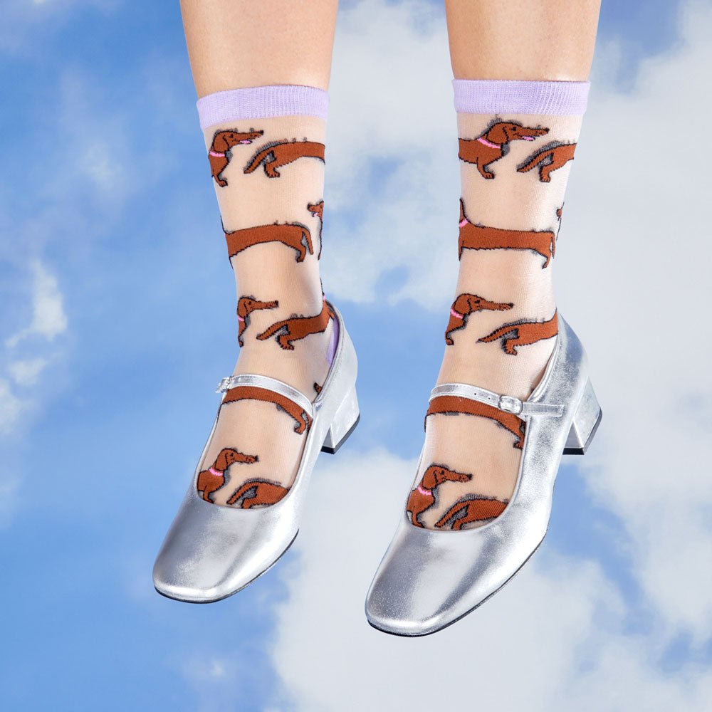 Coucou Suzette Dachshund Sheer Socks - Tragebild Mood mit Wolken