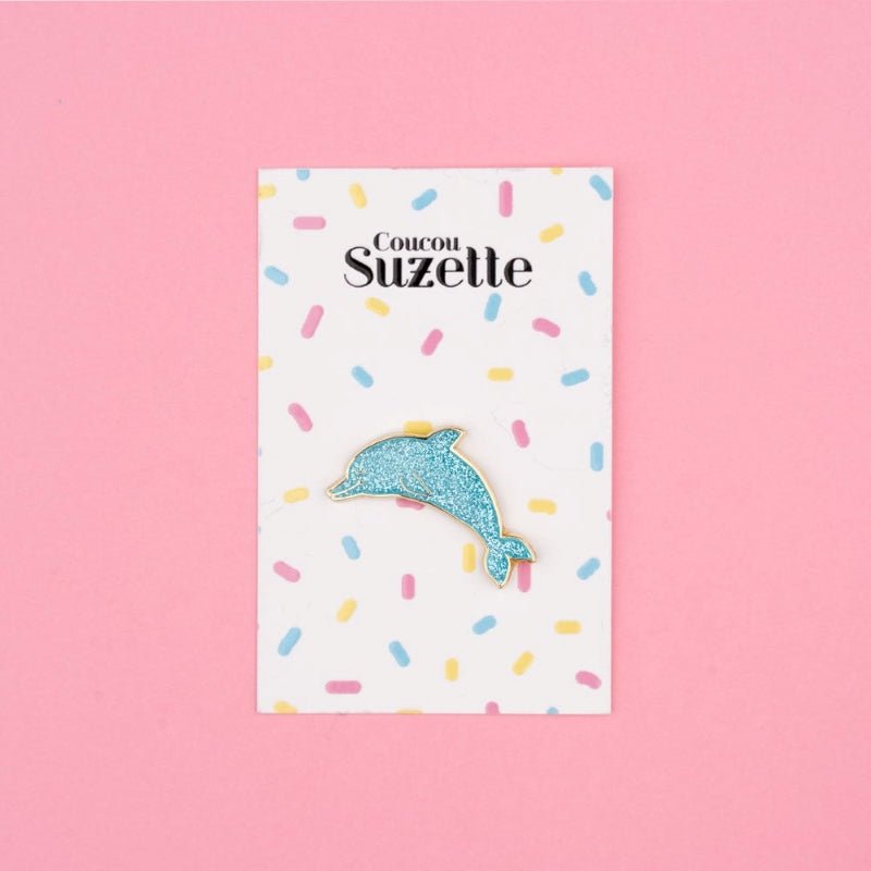 Coucou Suzette Dolphin Pin - Produkt mit Verpackung