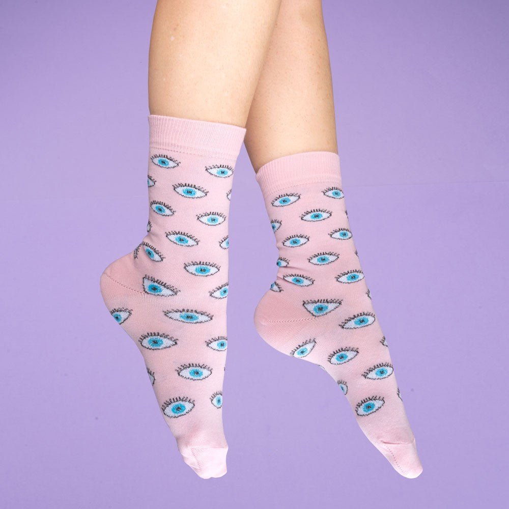 Coucou Suzette Eye Socks - Model lila Hintergrund