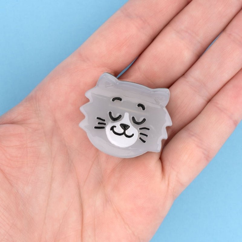 Coucou Suzette Grey Cat Mini Hair Claw - Handmodel Detail