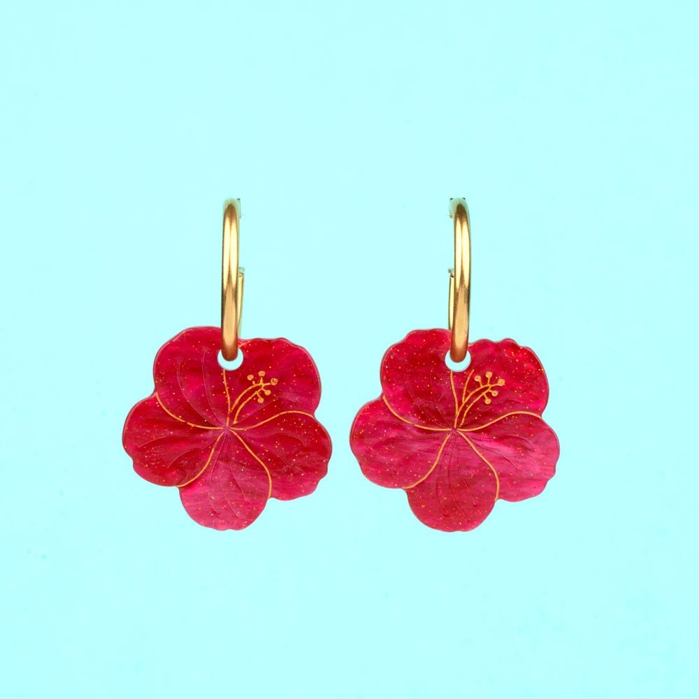 Coucou Suzette Hibiscus Earrings - Produktfoto türkiser Hintergrund