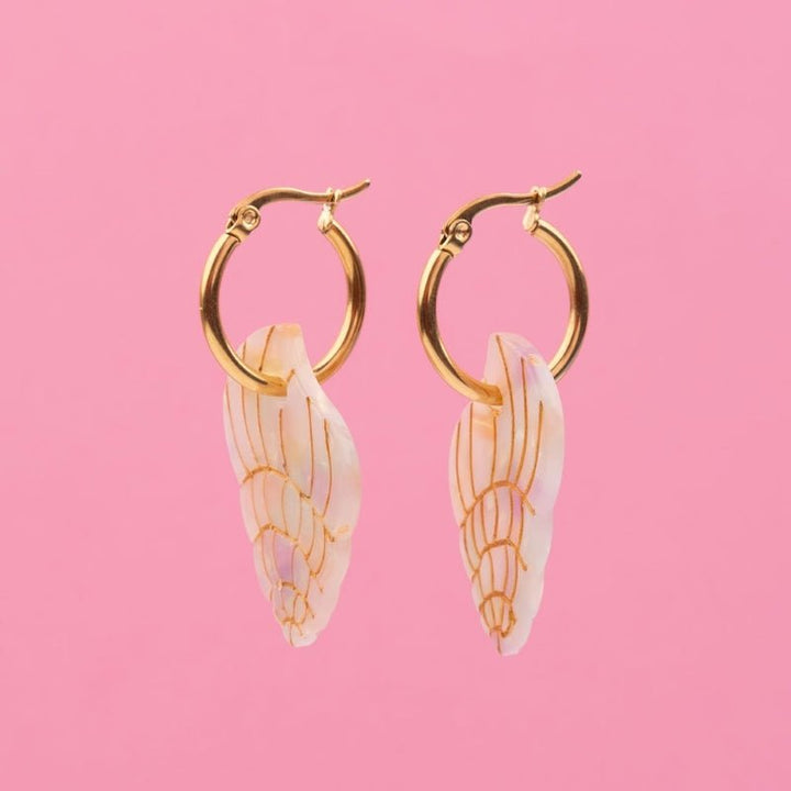 Coucou Suzette Shell Earrings - Produktbild rosa Hintergrund