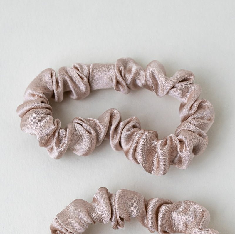 Bundle Mini Scrunchies Silk Sand Close up