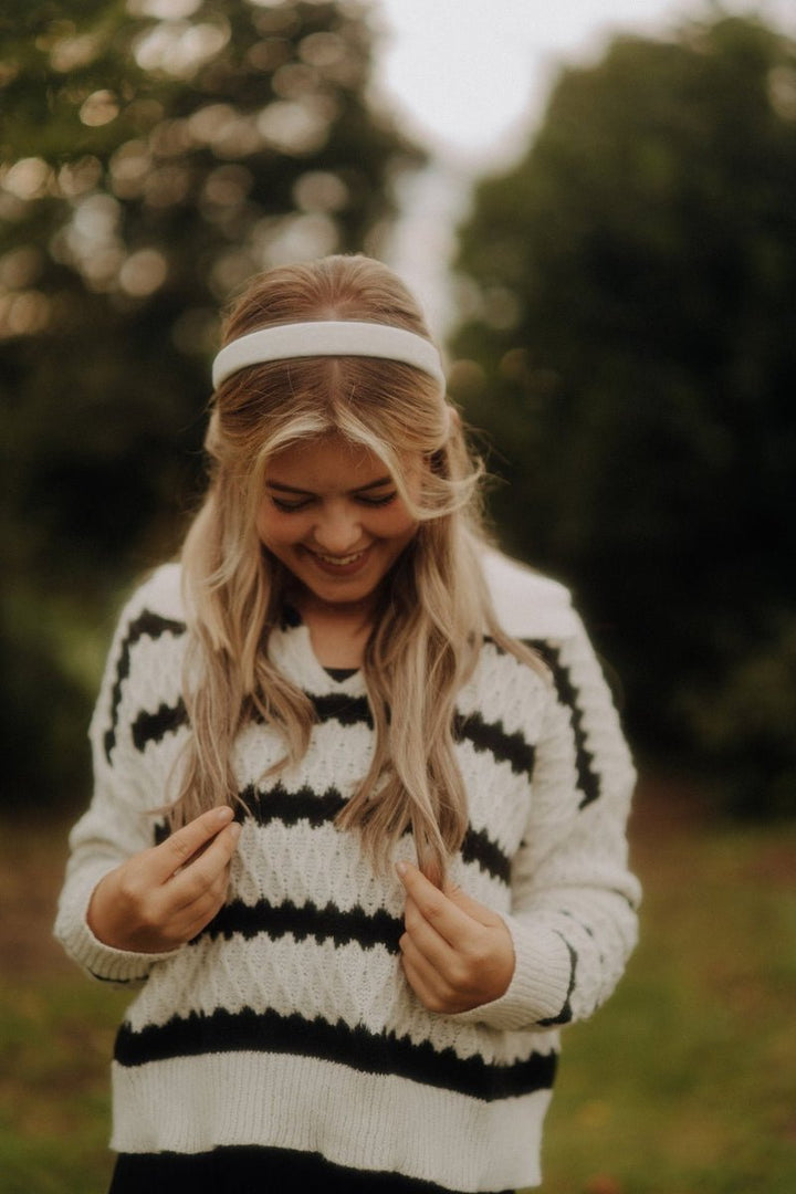 Die Haarbanduschi Anna Weiss Samt Model 3