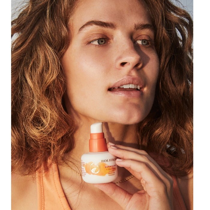 Sunnyside C Glow Serum - Model