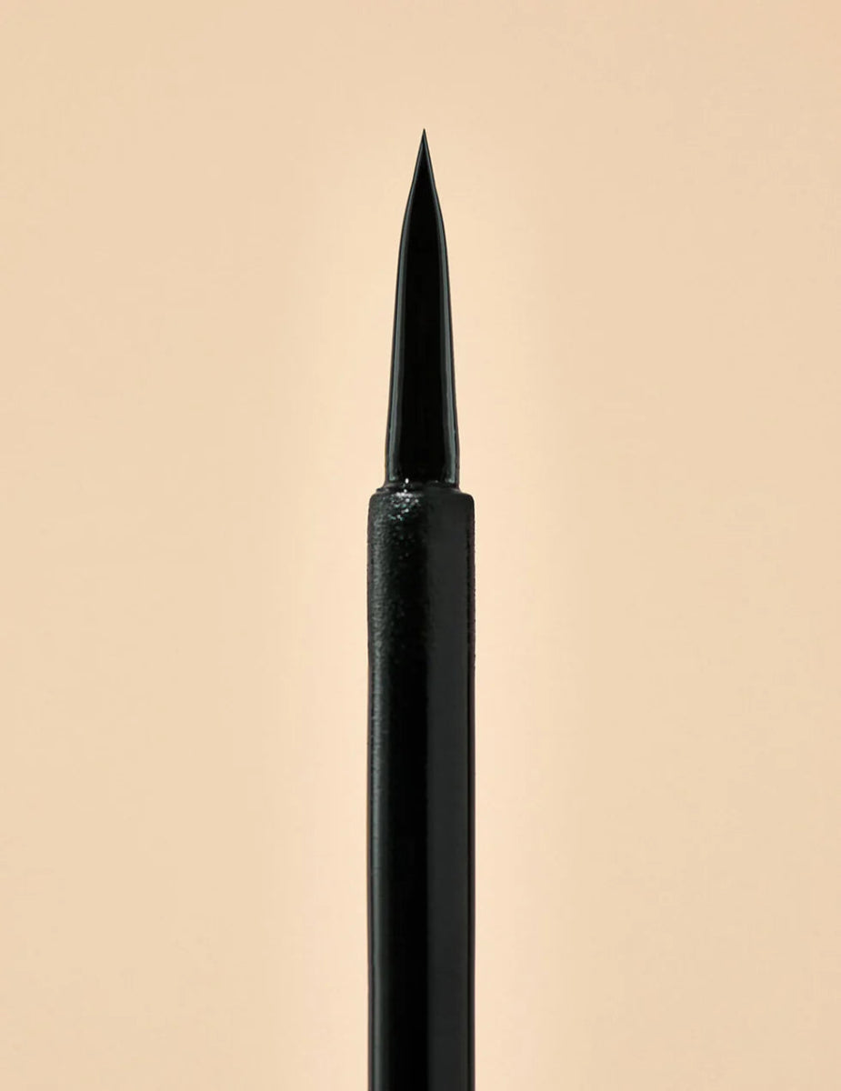 INIKA Organic Liquid Eyeliner Black - Applikator Detail