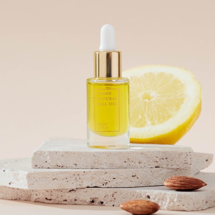 Kia Charlotta Nagelöl Sweet Citrus Lifestyle with lemon