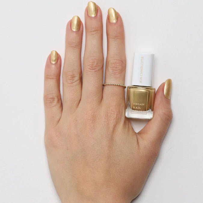 Kia Charlotta Golden Glamour Nagelbild