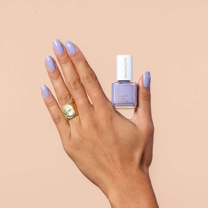 Kia Charlotta Nail Polish Lavender - auf Nägeln