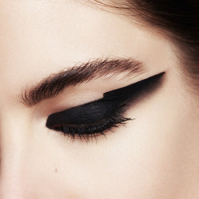 Eyeliner 510 Le Noir Céphée Eyeliner Model Close Up