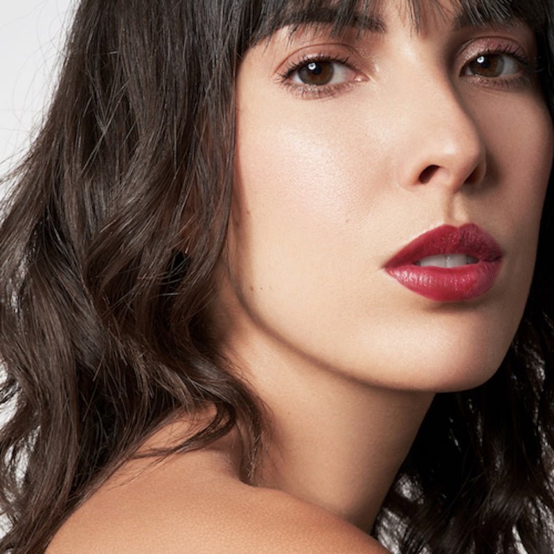 Le Rouge Français Lipstick 010 Le Rouge Français - Model mit zwei Schichten Lippenstift