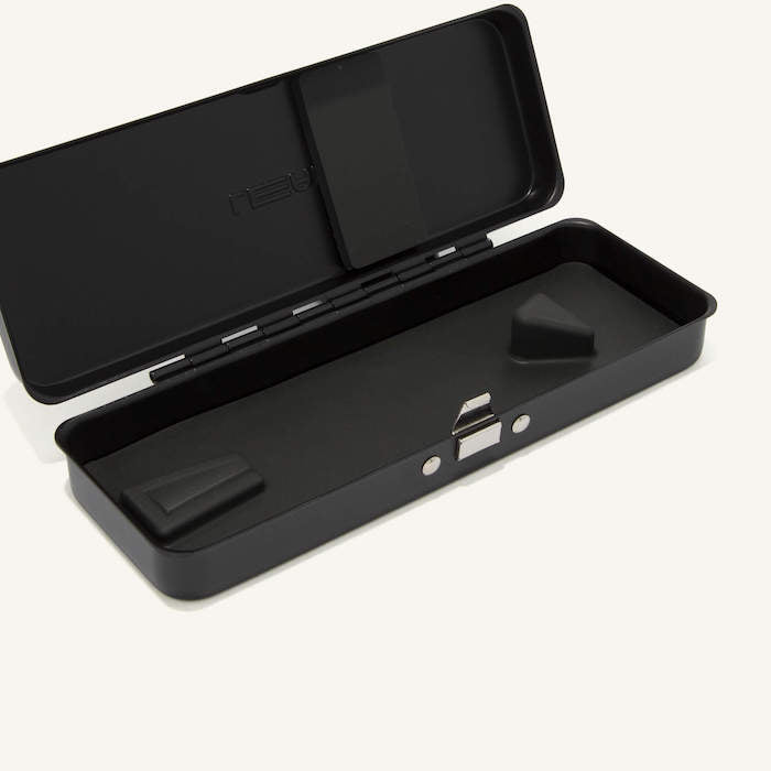 The Leaf Travel Case Black open