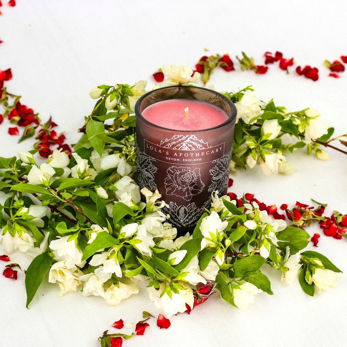 Lola's Apothecary Delicate Romance Naturally Fragrant Candle 220 g - mood