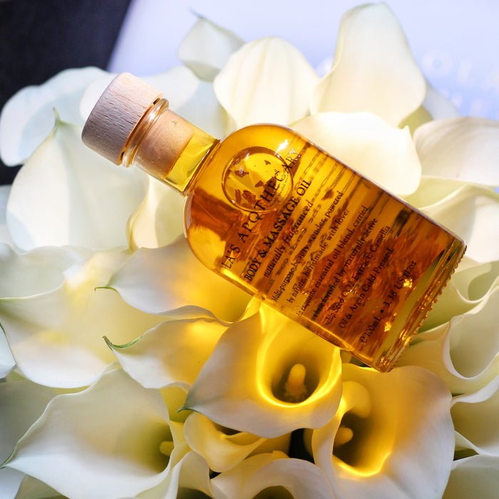 Lola`s Apothecary Monsoon Paradise Illuminating Body & Massage Oil Mood with white Flowers