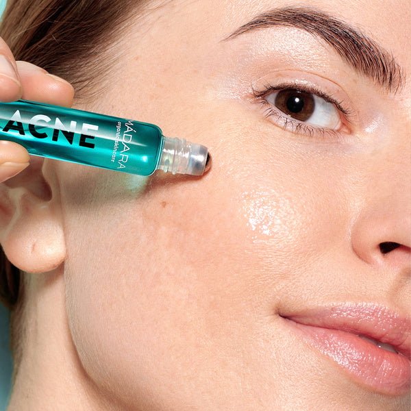 Mádara Acne Acute Spot Roll-on - Application