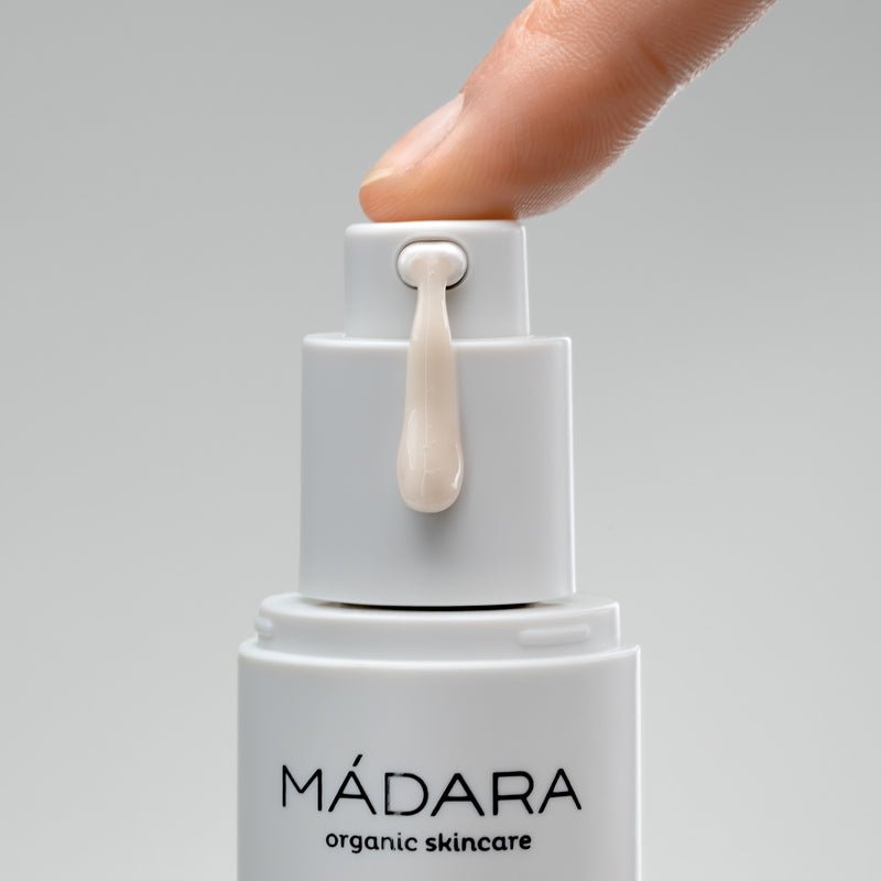 Mádara Botanic Niacinamide Alternative 5-in-1 Serum Close up