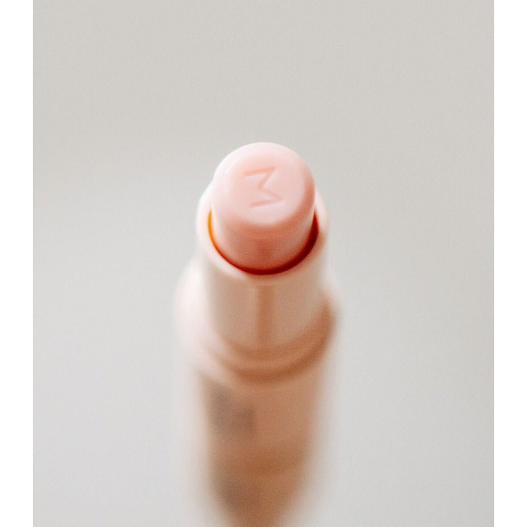 Mádara SOS Lip Hydra Rescue Lip Balm | Lippenpflegestift Close up