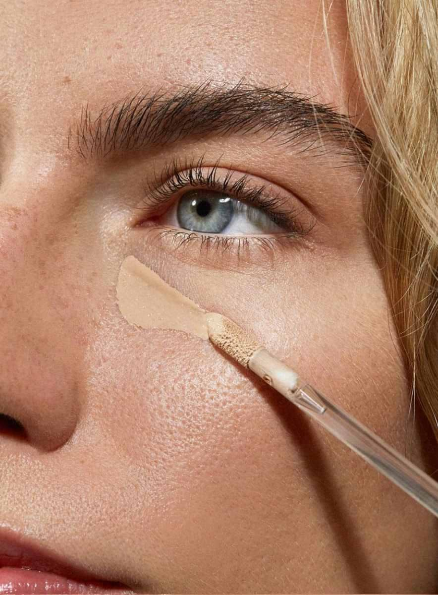 Mádara Concealer Sand 33 Model