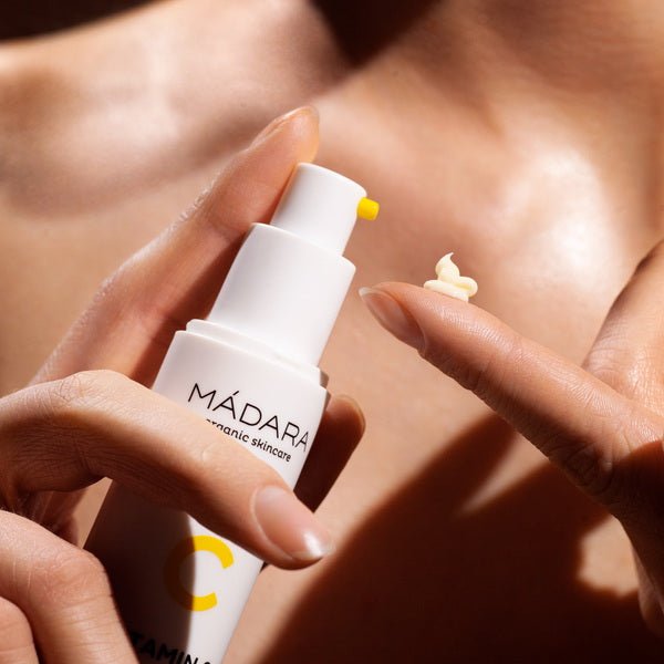 Mádara Vitamin C Illuminating Recovery Cream 50 ml - close up of dispenser