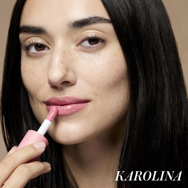 Legendary Lip Oil Karolina Model