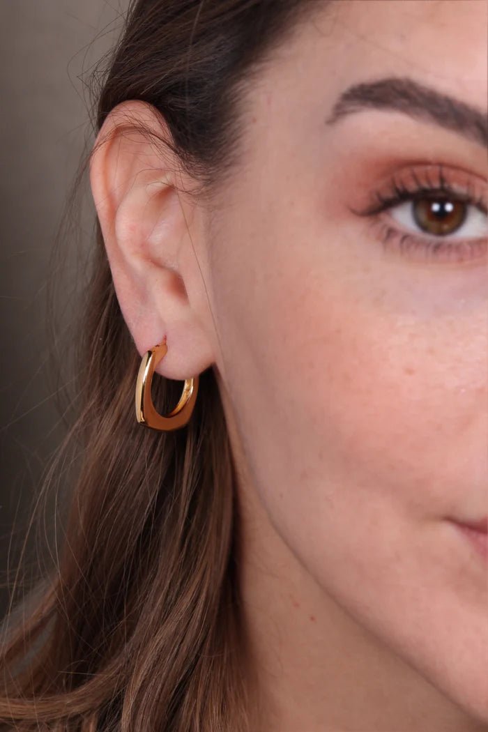 Waekura Agathe Earrings Tragefoto