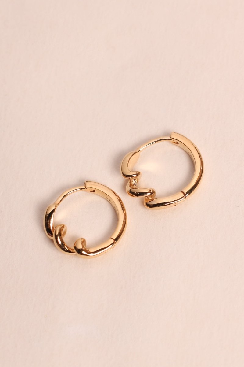 Waekura Mini Curl Earrings - Produktfoto